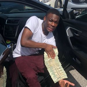 Meet your Posher, Deecee